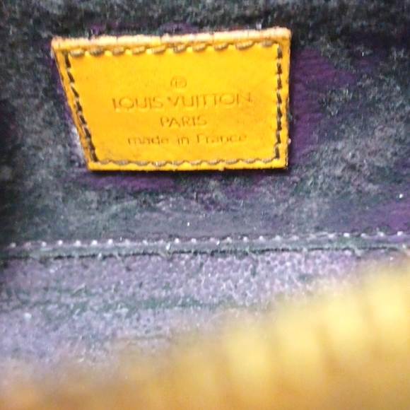 Louis Vutton Epi Dauphine Leather Cosmetic Pouch Bag ๐๐๐ฅ - Picture 8 of 9